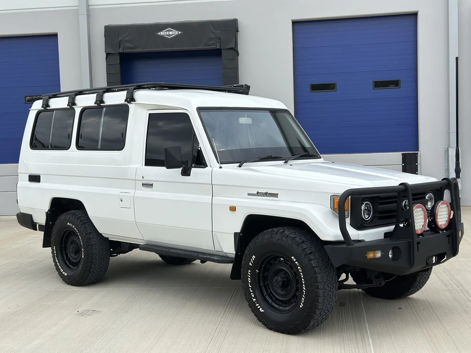 1998 Toyota J70 Land Cruiser - Image 16 of 21