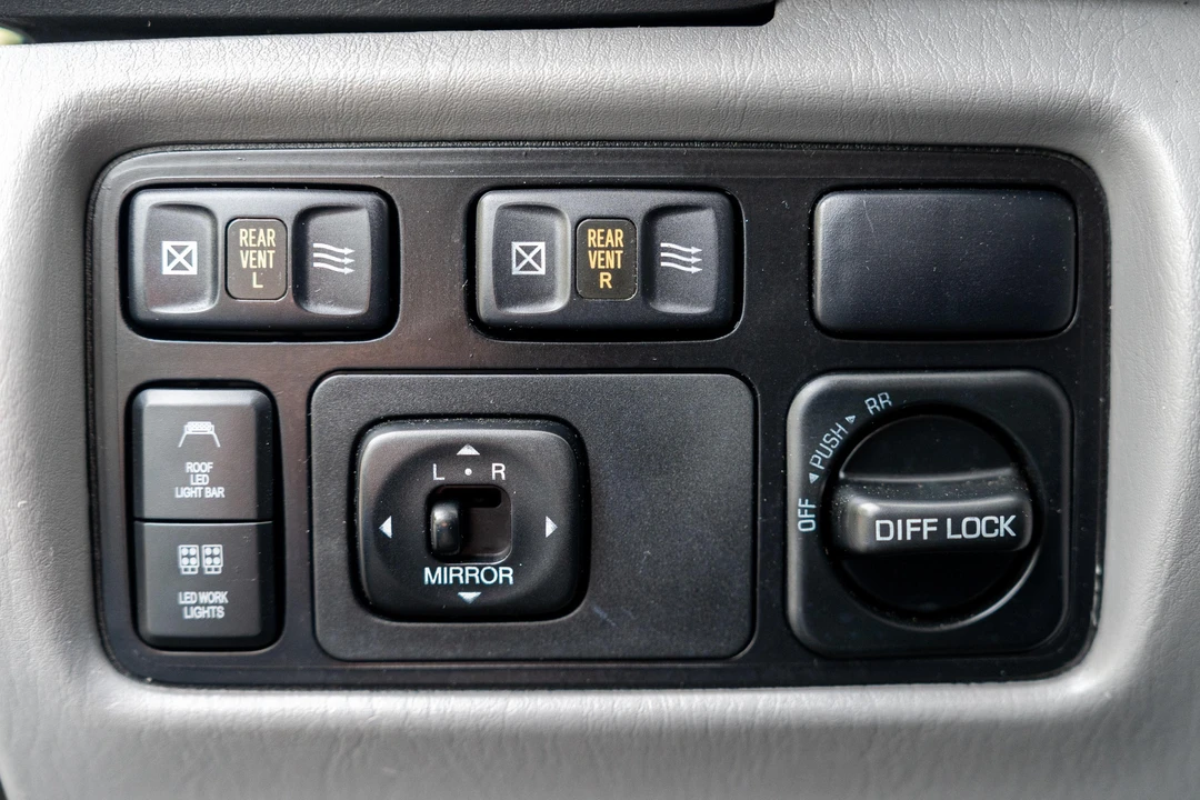 1998 Toyota J100 Land Cruiser - Image 22 of 31