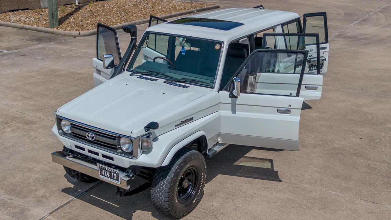 1998 Toyota J100 Land Cruiser - Image 11 of 31