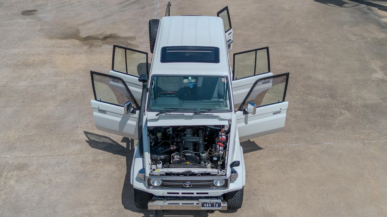1998 Toyota J100 Land Cruiser - Image 9 of 31