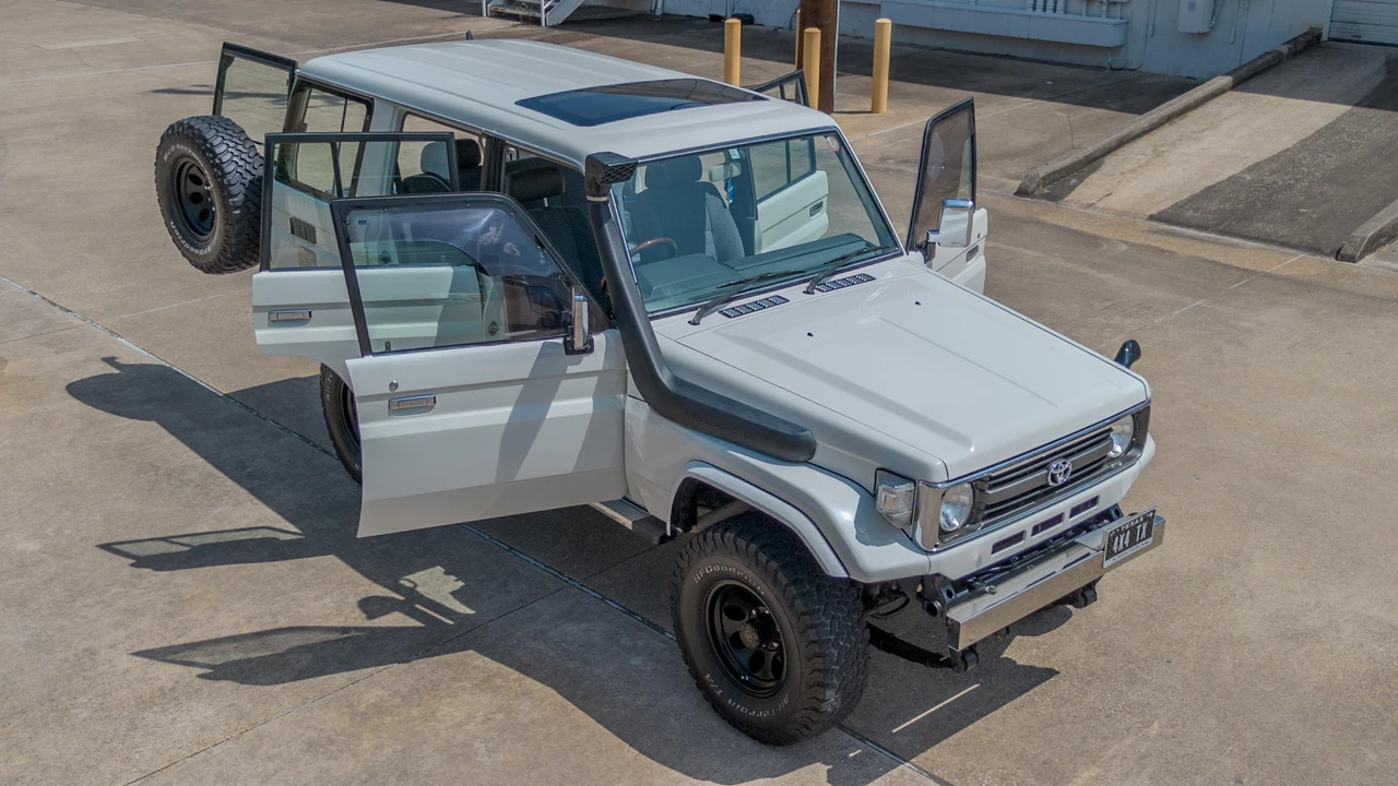 1998 Toyota J100 Land Cruiser - Image 16 of 31