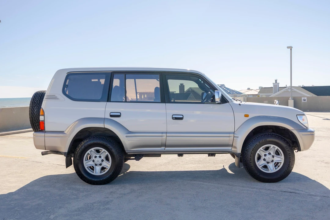 1998 Toyota J90 Land Cruiser Prado - Image 9 of 31