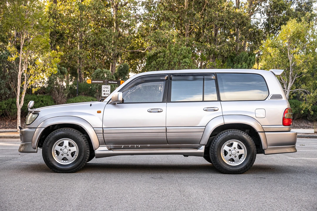 1998 Toyota J80 Land Cruiser - Image 4 of 31