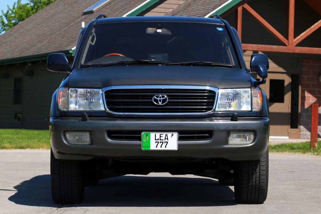 1998 Toyota J100 Land Cruiser - Image 2 of 31