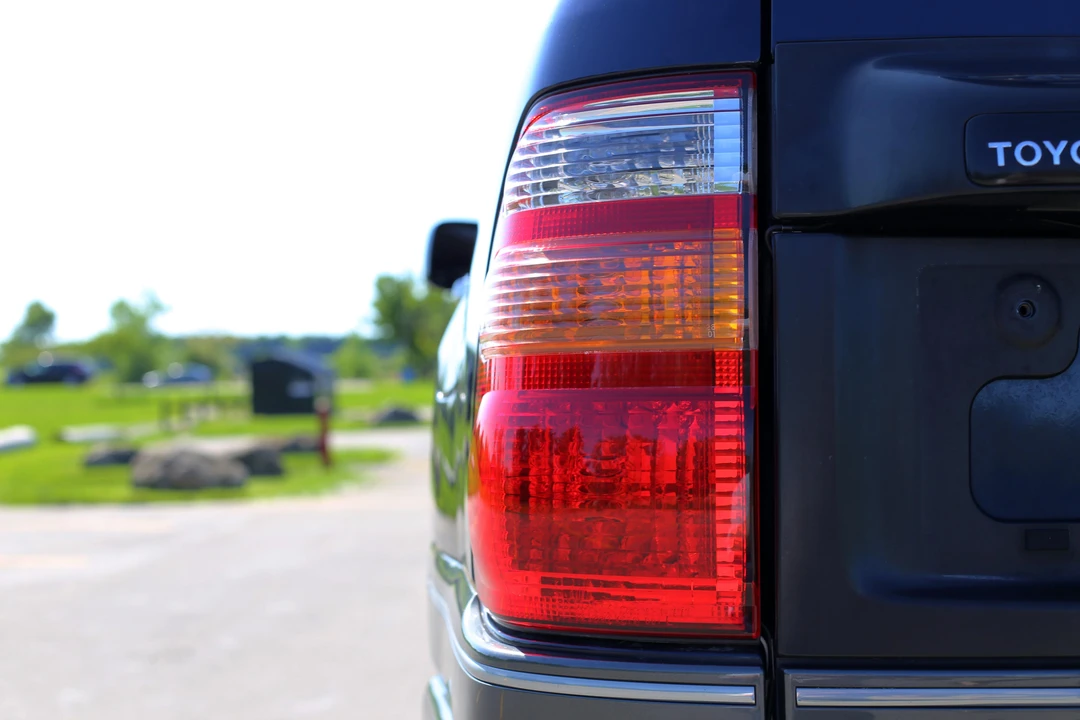 1998 Toyota J100 Land Cruiser - Image 28 of 31