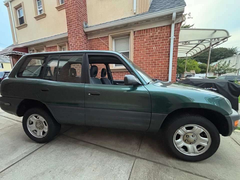 1998 Toyota RAV4 1st Gen - Image 13 of 31