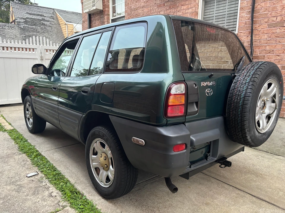 1998 Toyota RAV4 1st Gen - Image 9 of 31