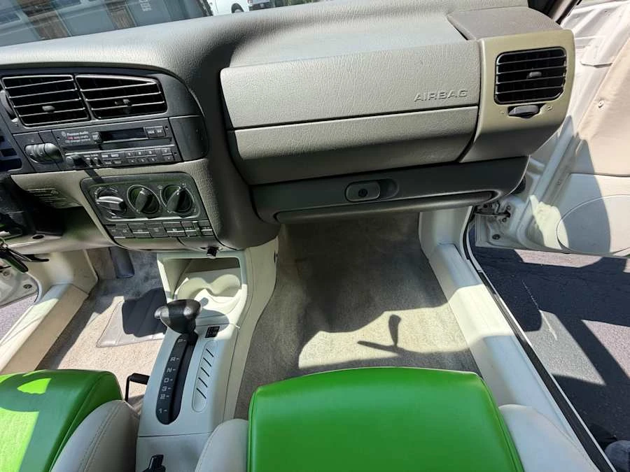 1998 Volkswagen - Image 30 of 31