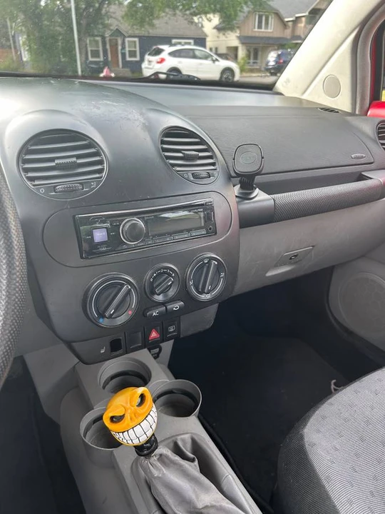 1998 Volkswagen New Beetle - Image 6 of 10