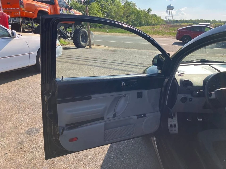 1998 Volkswagen New Beetle - Image 16 of 20