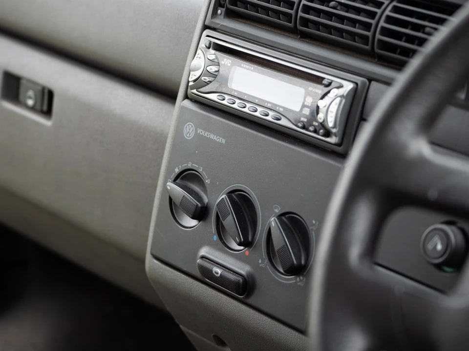 1998 Volkswagen EuroVan - Image 25 of 30