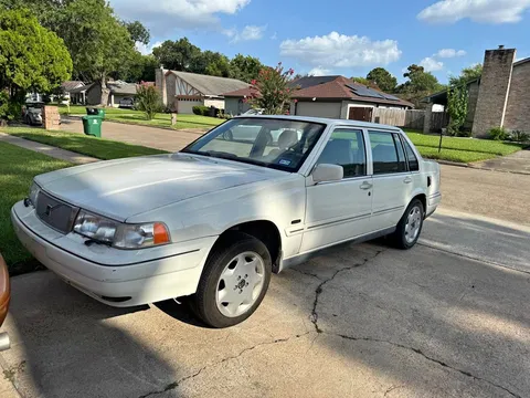 1998 Volvo S90 Sedan 4D