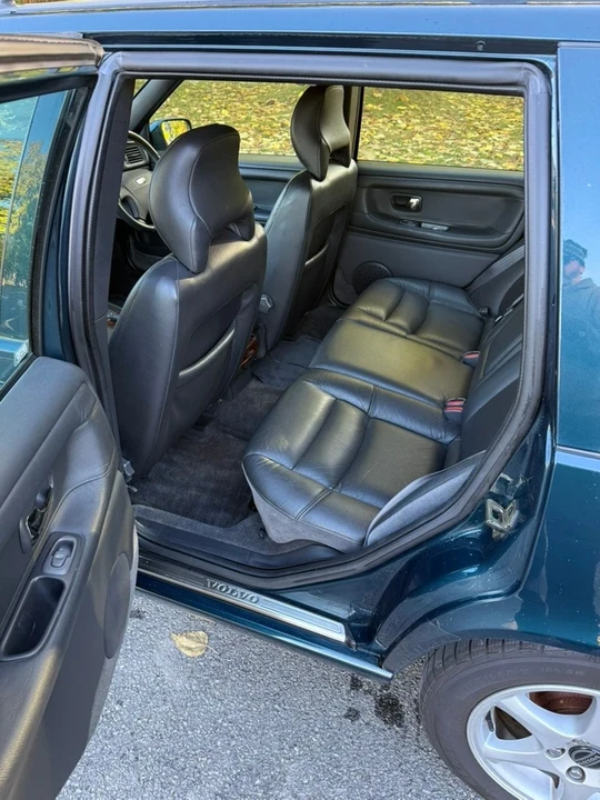 1998 Volvo V70 1st Gen - Image 8 of 21