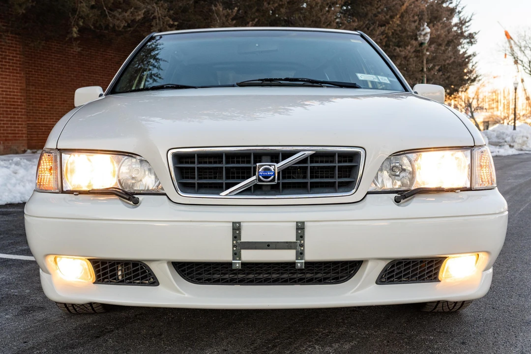 1998 Volvo V70 XC 1st Gen - Image 2 of 31