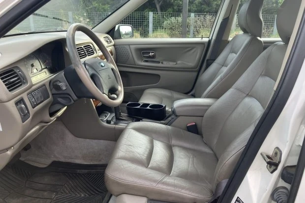 1998 Volvo V70 XC 1st Gen - Image 4 of 8