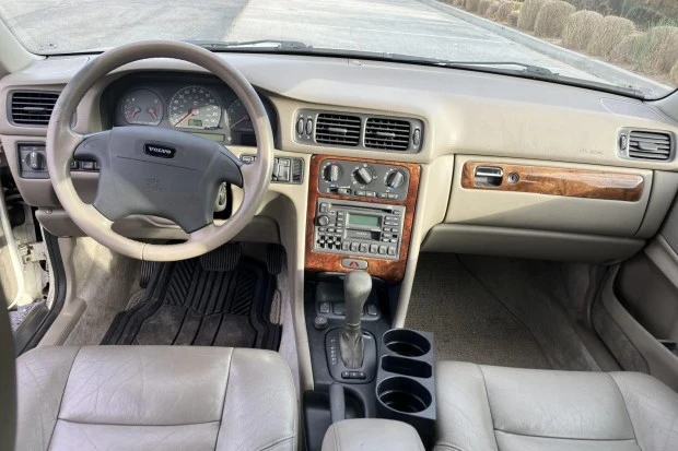 1998 Volvo V70 XC 1st Gen - Image 5 of 8