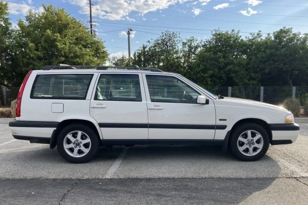 1998 Volvo V70 XC 1st Gen - Image 3 of 8