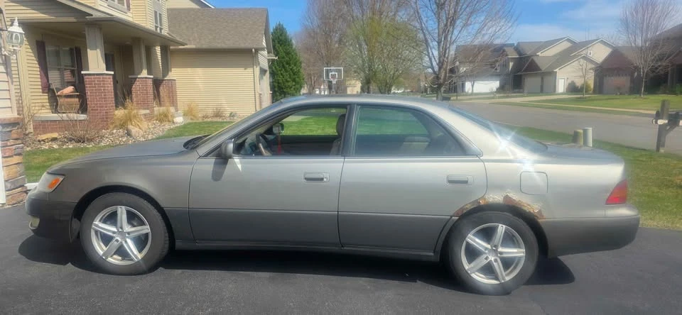 1998 Lexus ES 3rd Gen - Image 4 of 10