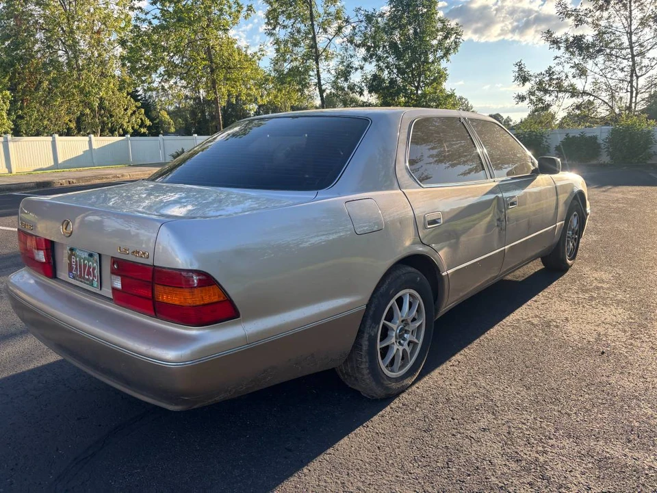 1998 Lexus LS 2nd Gen - Image 2 of 8