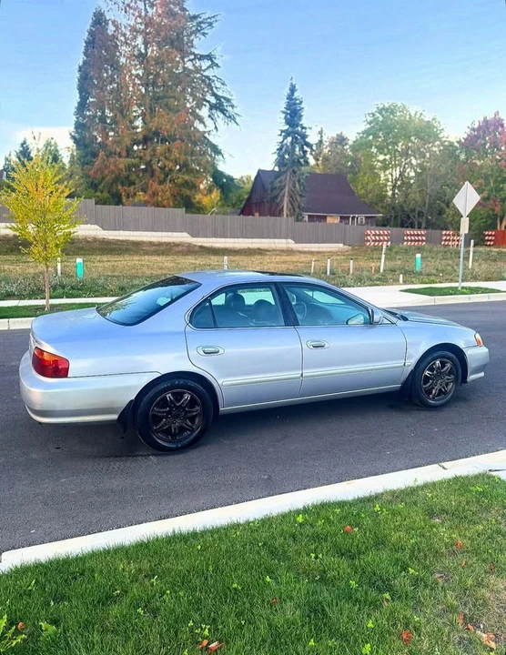 1999 Acura TL 2nd Gen - Image 10 of 12