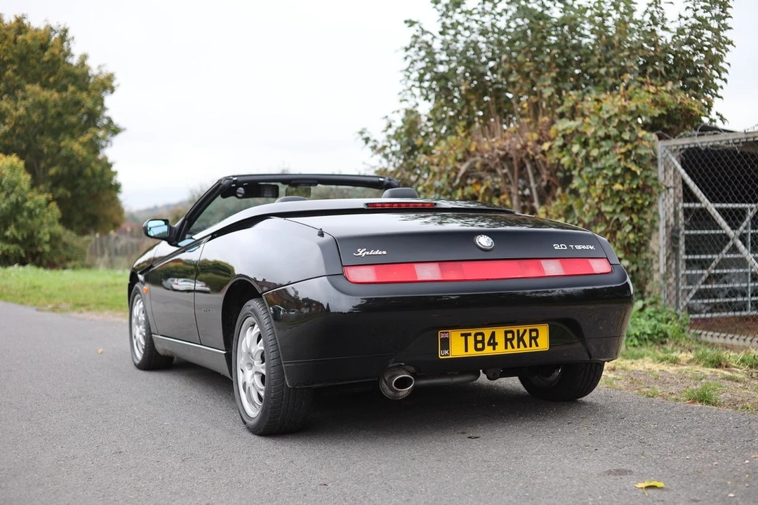 1999 Alfa Romeo 916 GTV & Spider - Image 10 of 30