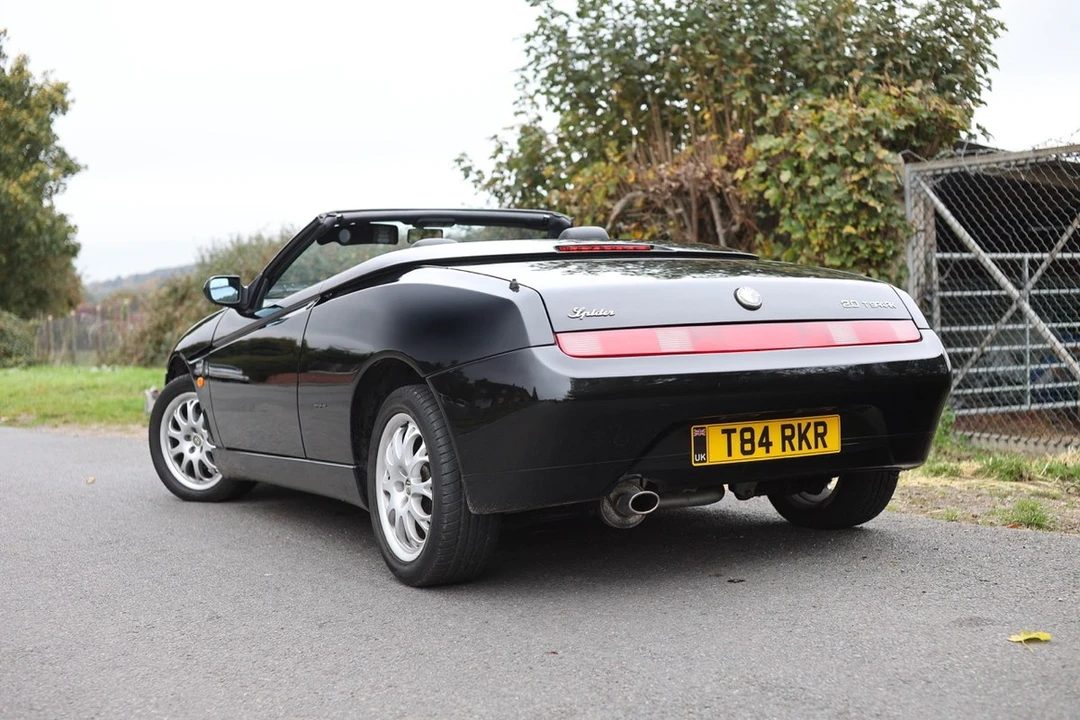 1999 Alfa Romeo 916 GTV & Spider - Image 11 of 30