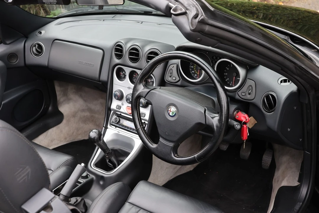 1999 Alfa Romeo 916 GTV & Spider - Image 26 of 30