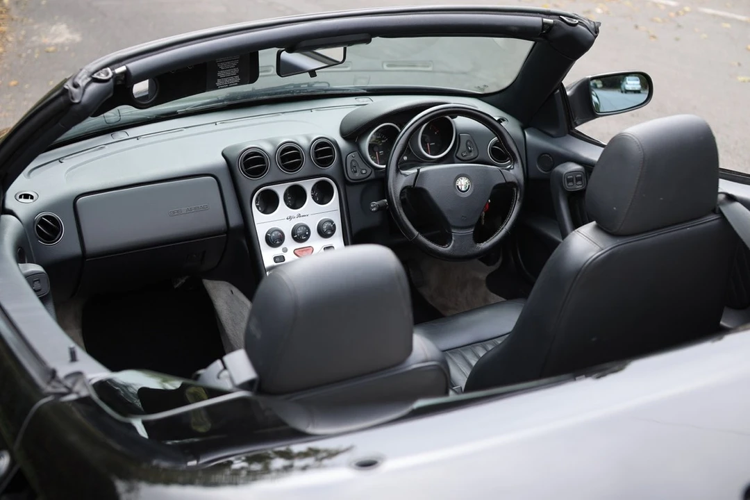 1999 Alfa Romeo 916 GTV & Spider - Image 28 of 30