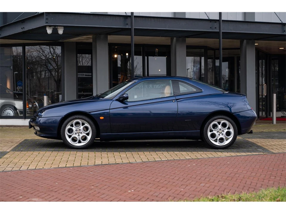 1999 Alfa Romeo 916 GTV & Spider - Image 2 of 11