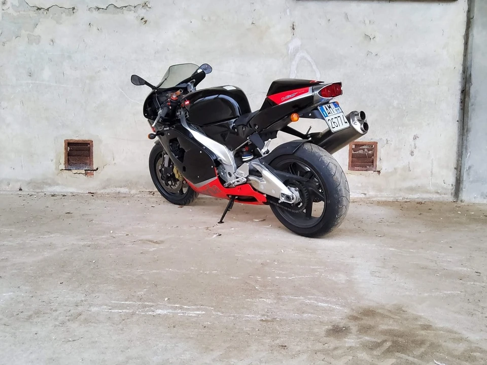 1999 Aprilia - Image 7 of 30