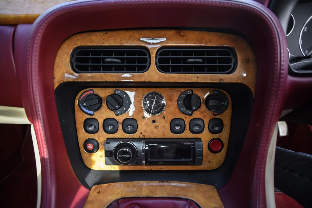 1999 Aston Martin DB7 Vantage - Image 17 of 24