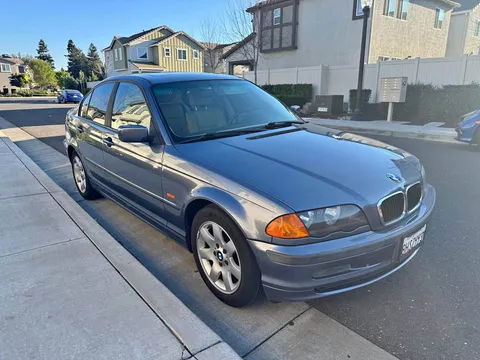 1999 BMW 323i Sedan