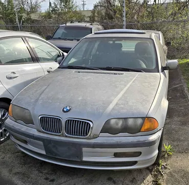 1999 BMW 323i Sedan