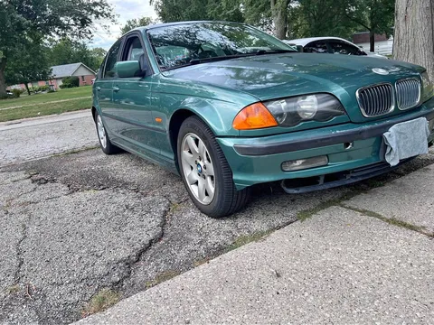 1999 BMW 323i Sedan