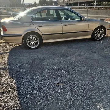 1999 BMW 5 Series 528xi Sedan 4D