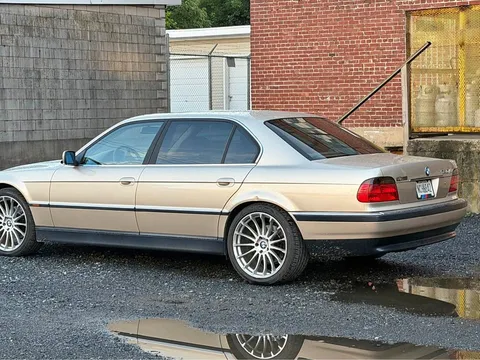 1999 BMW 7 Series 740iL Sedan 4D