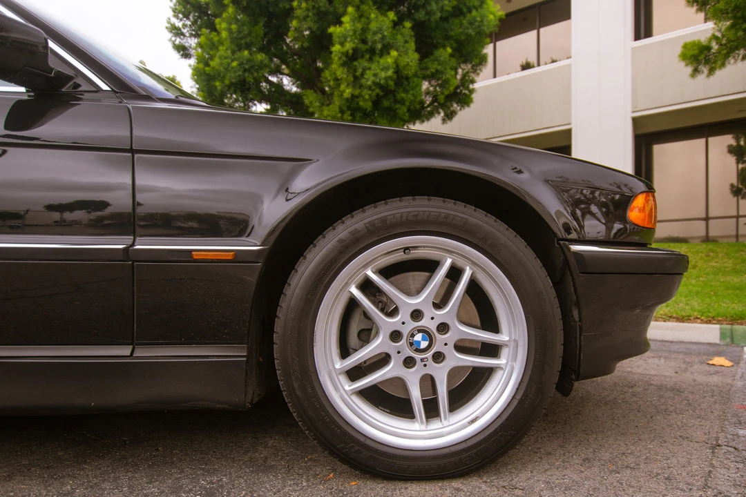 1999 BMW E38 750i & 750iL Sedan - Image 30 of 31