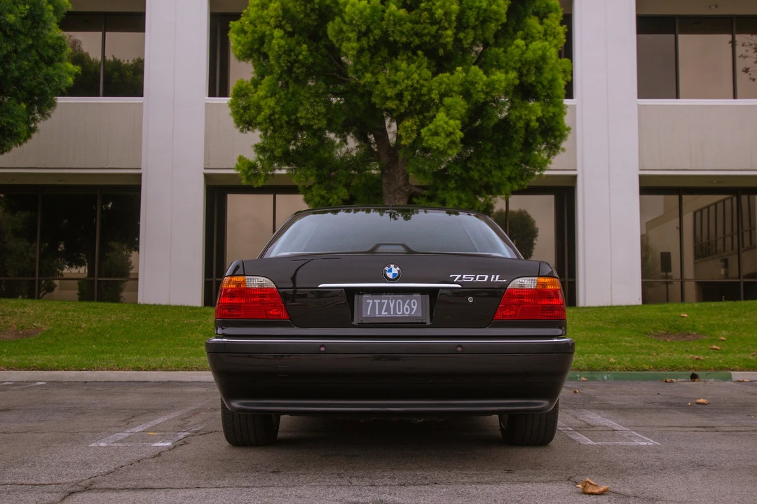 1999 BMW E38 750i & 750iL Sedan - Image 10 of 31