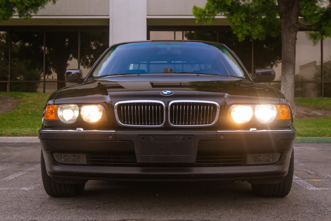 1999 BMW E38 750i & 750iL Sedan - Image 2 of 31