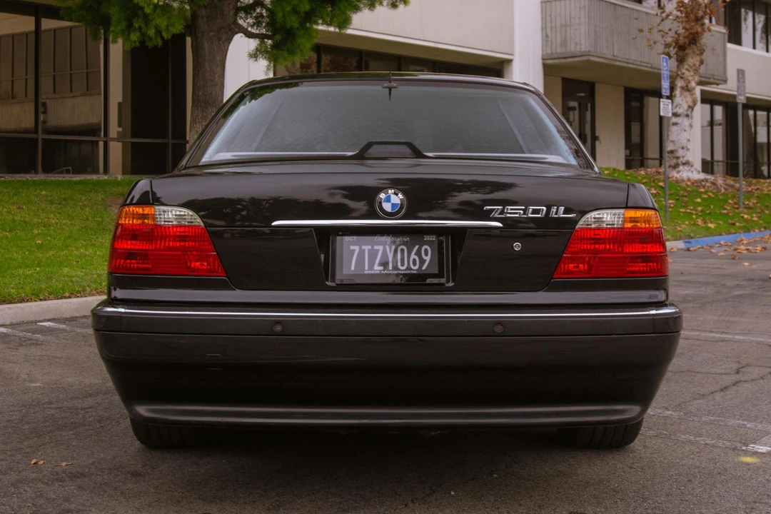 1999 BMW E38 750i & 750iL Sedan - Image 5 of 31