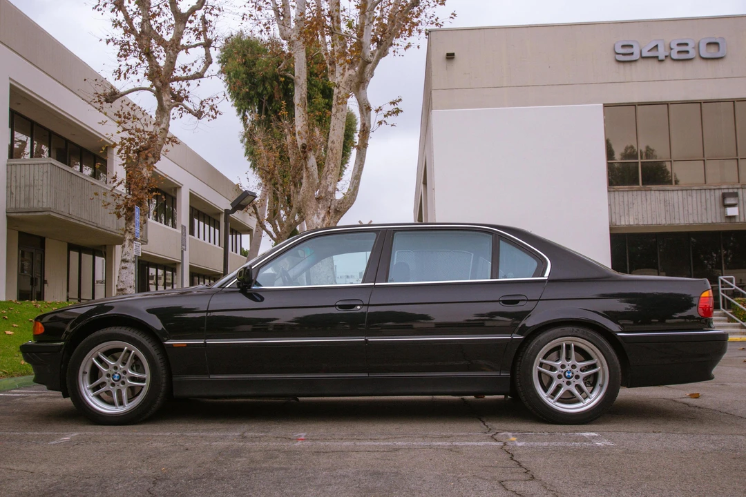 1999 BMW E38 750i & 750iL Sedan - Image 3 of 31
