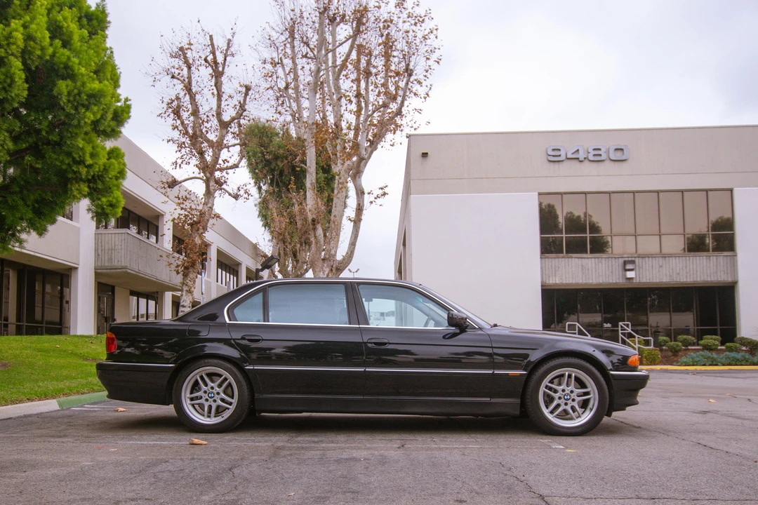 1999 BMW E38 750i & 750iL Sedan - Image 11 of 31