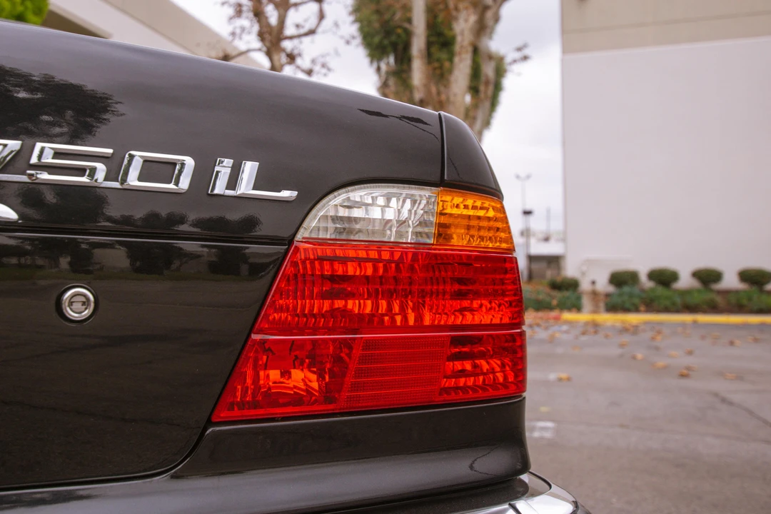 1999 BMW E38 750i & 750iL Sedan - Image 22 of 31