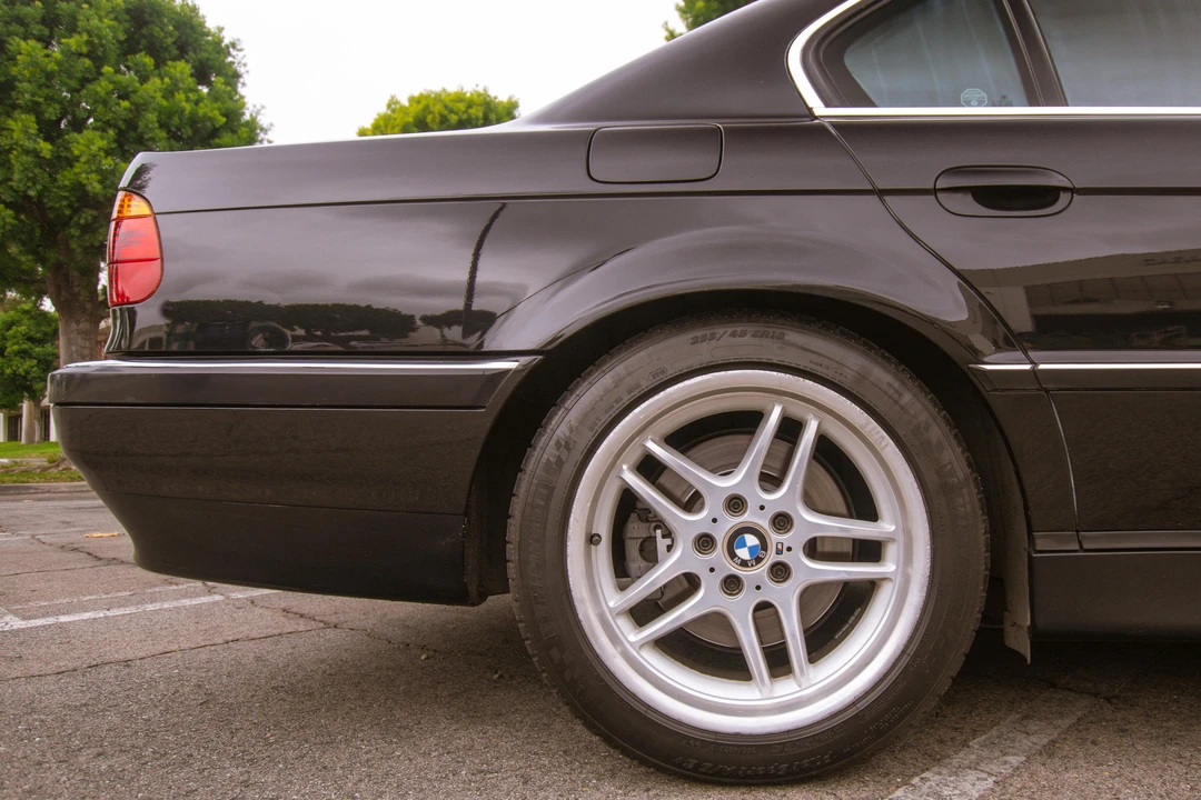 1999 BMW E38 750i & 750iL Sedan - Image 24 of 31