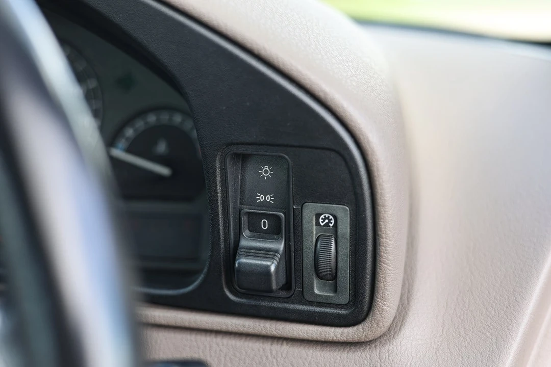 1999 BMW E31 8 Series - Image 29 of 30