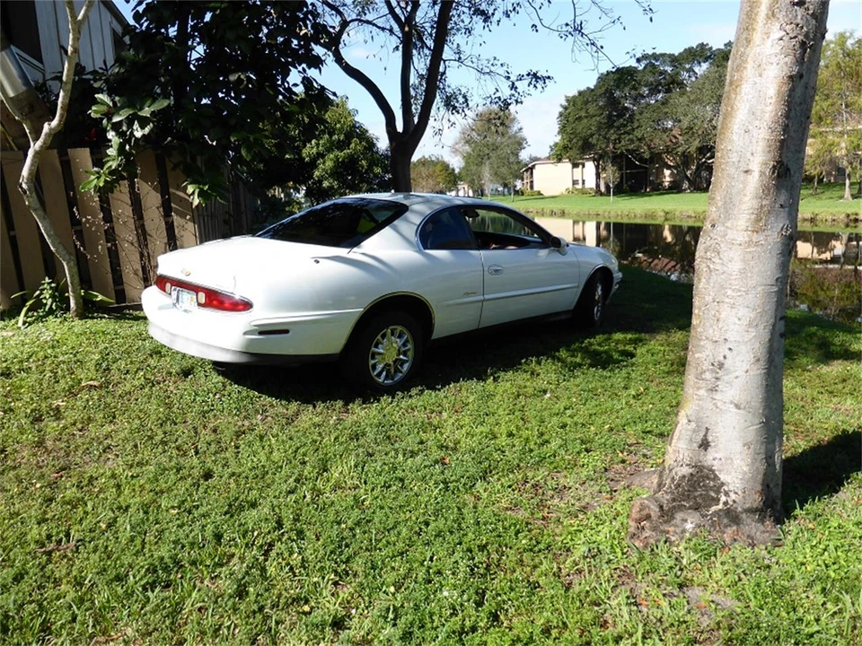 1999 Buick Riviera 8th Gen - Image 2 of 5