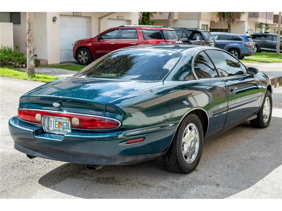 1999 Buick Riviera 8th Gen - Image 10 of 31