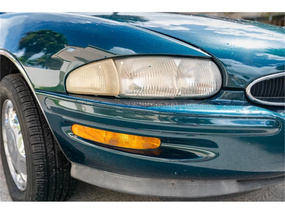 1999 Buick Riviera 8th Gen - Image 6 of 31