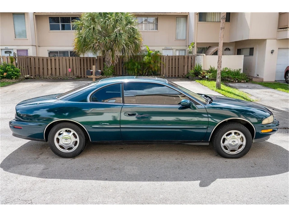 1999 Buick Riviera 8th Gen - Image 9 of 31