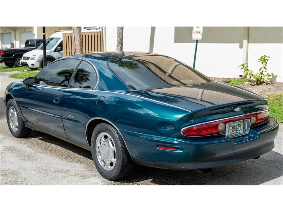 1999 Buick Riviera 8th Gen - Image 14 of 31